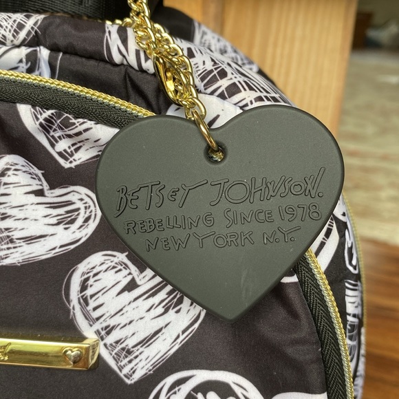 Betsy Johnson black and white heart back pack with matching zipper pouch - Picture 3 of 16